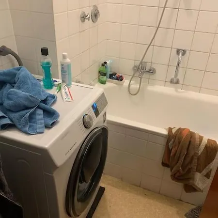 Schoene Mit Zwei Schlafzimmern . Apartment
